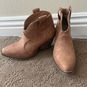 Very G Tan Ankle Boots NWOT